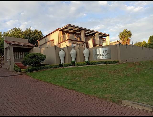 3 BEDROOM APARTMENT FOR SALE IN VANDERBIJLPARK SW 5